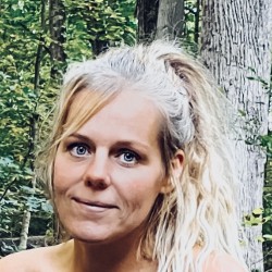 Ella Loewen Marlin Travel Fonthill