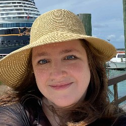 Melyssa Gauthier Moyneur - Spécialiste des destinations Disney et Universal Voyages Évasion